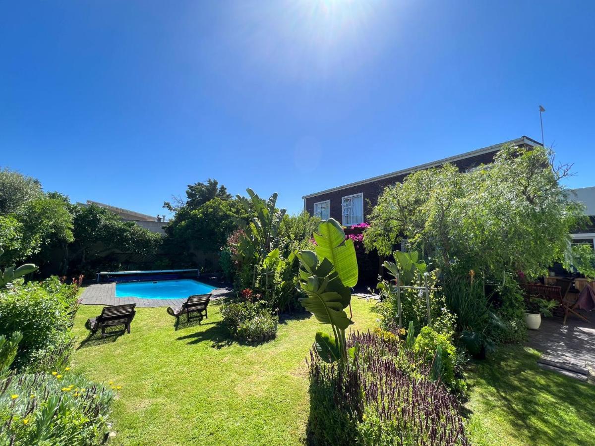 Sunset Beach Living Guesthouse Kapstadt Exterior foto